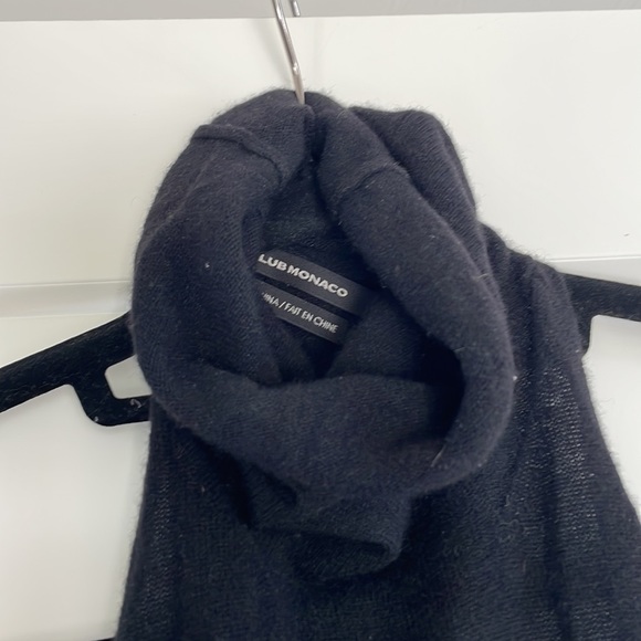 Club Monaco razorback cashmere turtleneck - Picture 2 of 3